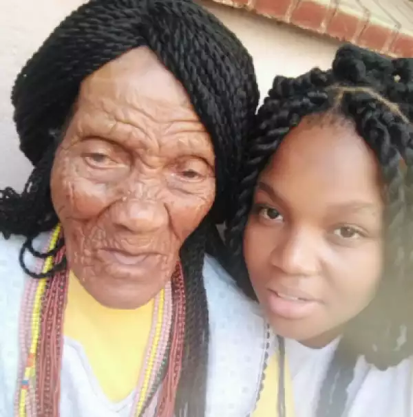 Photo Of This 118-Yr-Old South African Grandma & Her Great Grandchild Goes Viral